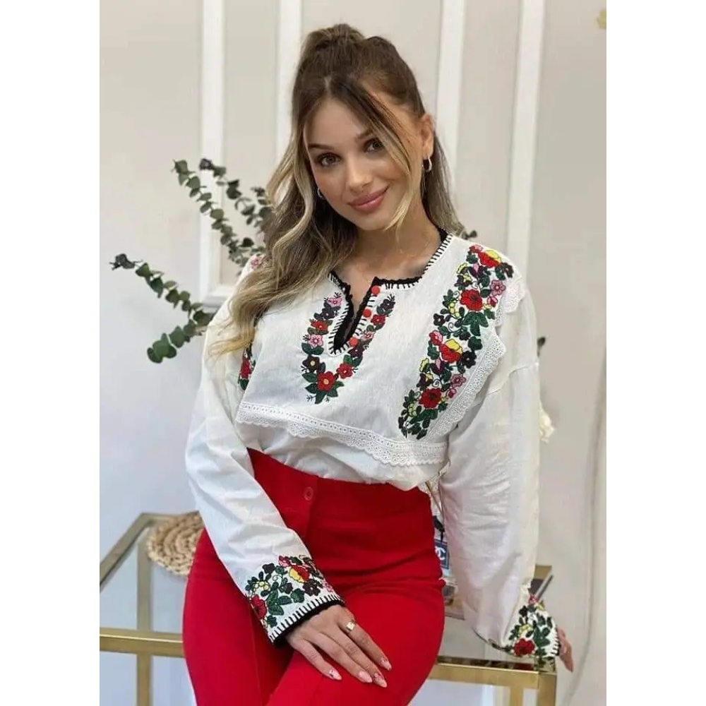 Вишиванка жіноча біла з мереживом Esq, стильна вишита блузка гладдю з довгим рукавом
