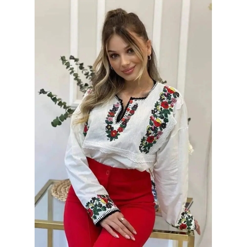 Вишиванка жіноча біла з мереживом Esq, стильна вишита блузка гладдю з довгим рукавом